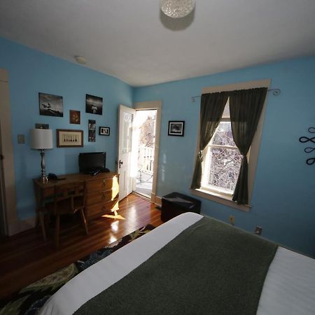 River Lee Executive Bed And Breakfast YYC Dış mekan fotoğraf
