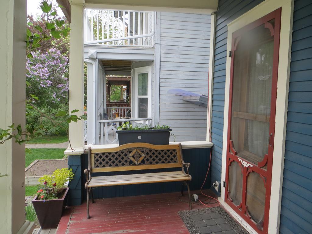River Lee Executive Bed And Breakfast YYC Dış mekan fotoğraf