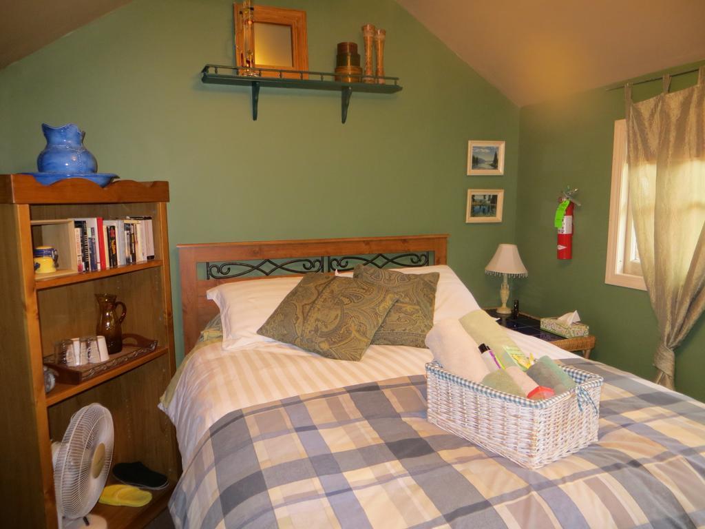 River Lee Executive Bed And Breakfast YYC Oda fotoğraf