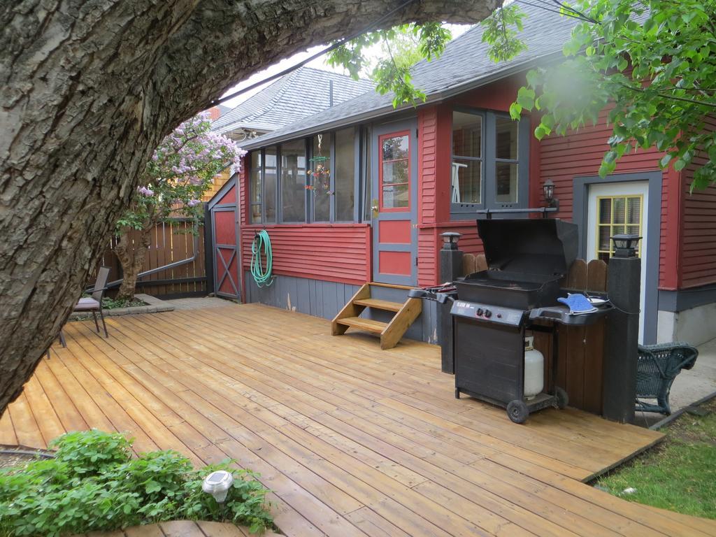 River Lee Executive Bed And Breakfast YYC Dış mekan fotoğraf