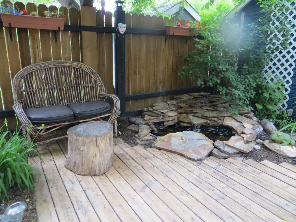 River Lee Executive Bed And Breakfast YYC Dış mekan fotoğraf