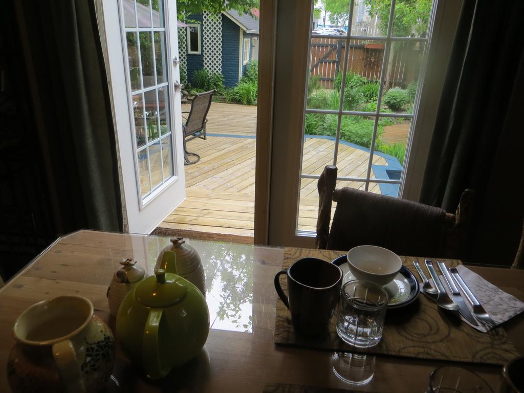 River Lee Executive Bed And Breakfast YYC Dış mekan fotoğraf