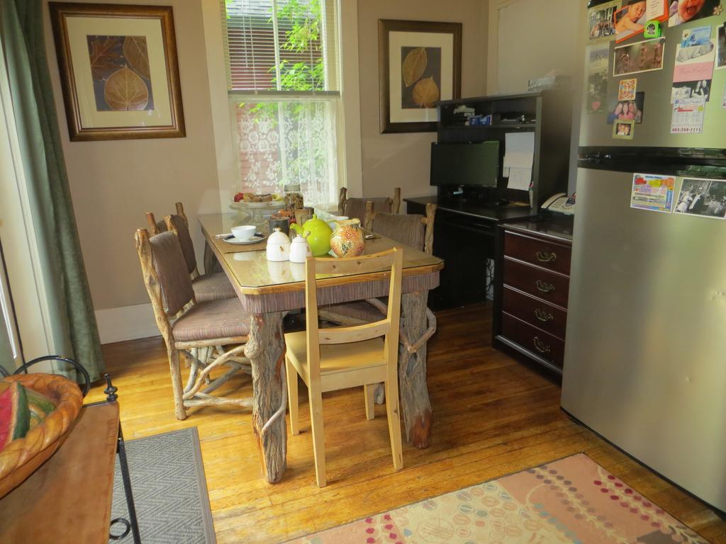 River Lee Executive Bed And Breakfast YYC Dış mekan fotoğraf