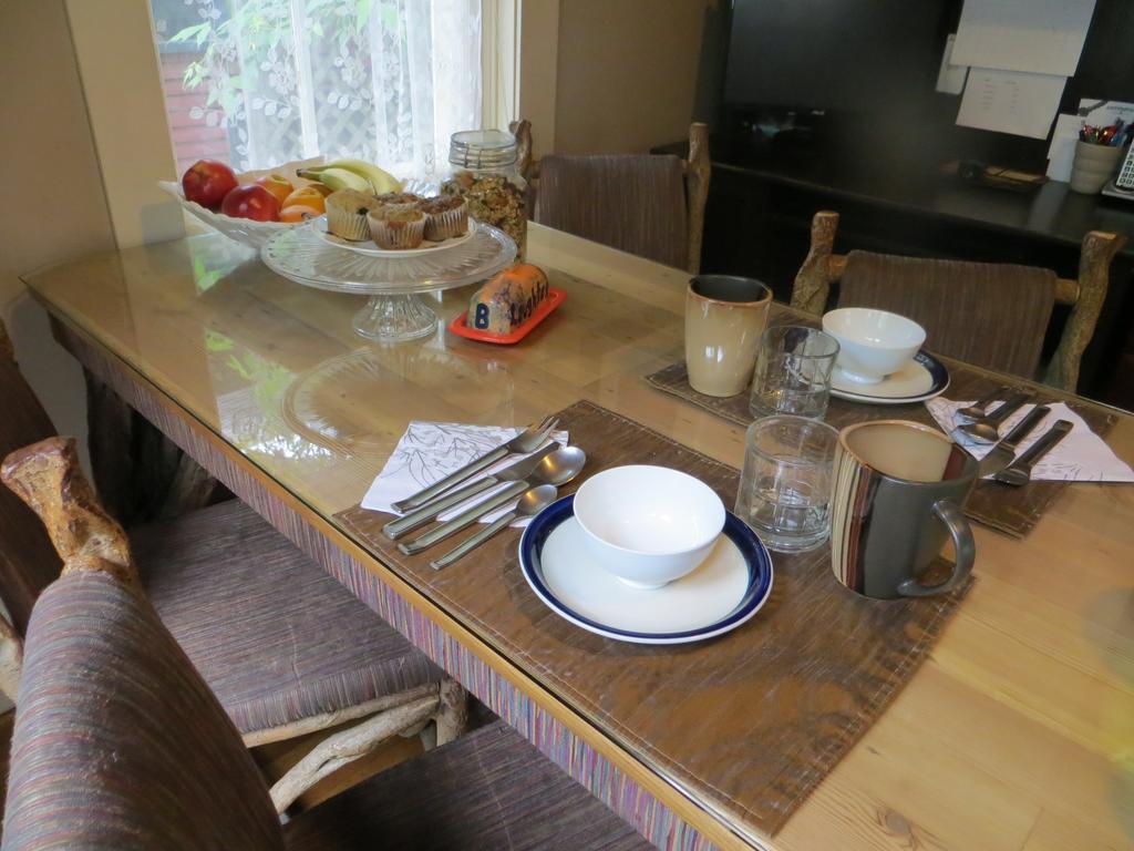River Lee Executive Bed And Breakfast YYC Dış mekan fotoğraf