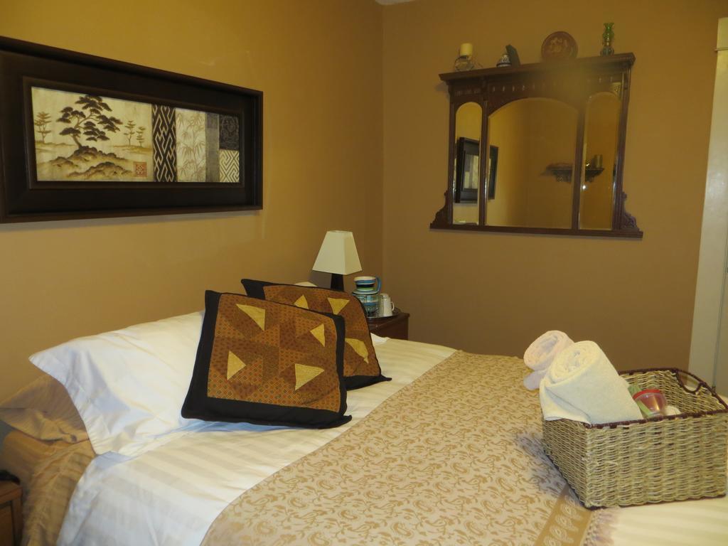 River Lee Executive Bed And Breakfast YYC Oda fotoğraf