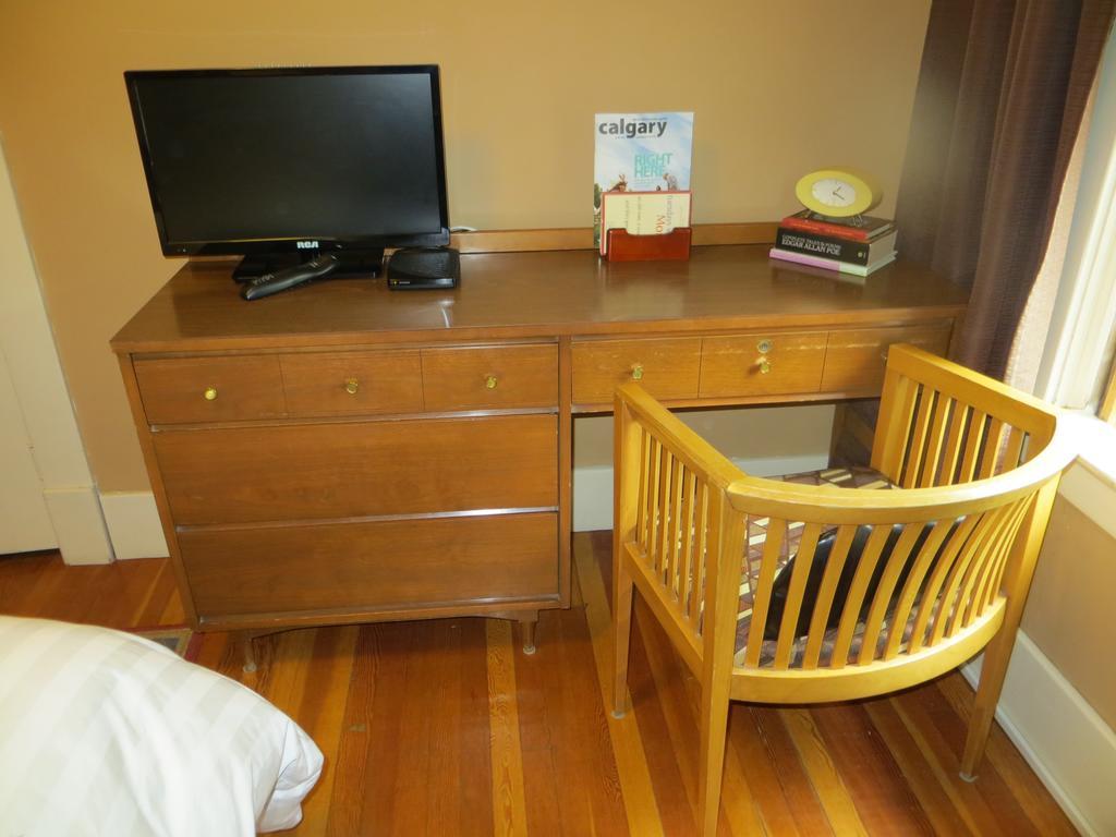 River Lee Executive Bed And Breakfast YYC Oda fotoğraf