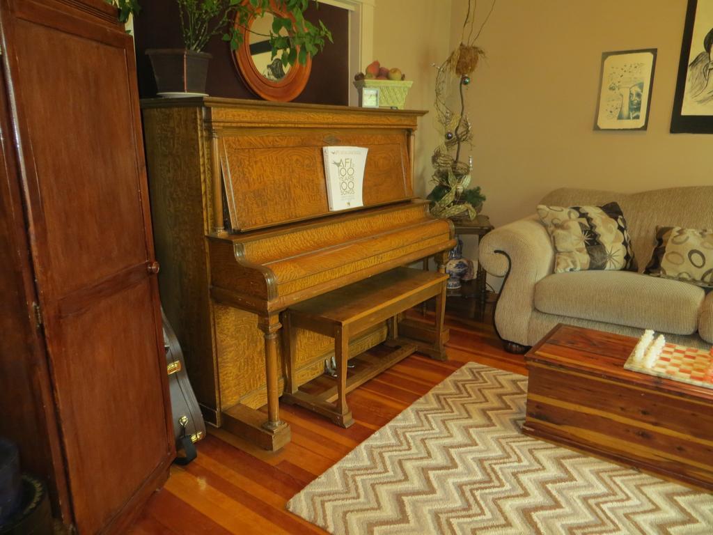 River Lee Executive Bed And Breakfast YYC Dış mekan fotoğraf