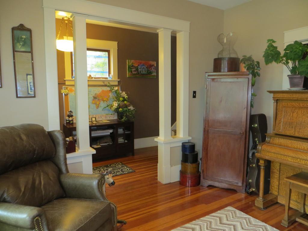 River Lee Executive Bed And Breakfast YYC Dış mekan fotoğraf