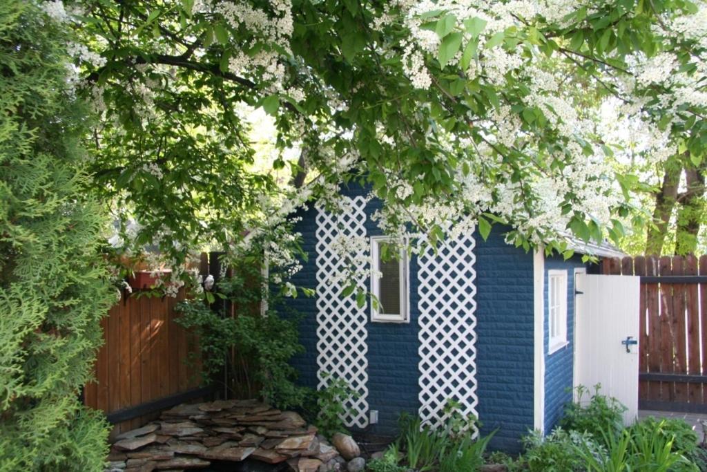River Lee Executive Bed And Breakfast YYC Dış mekan fotoğraf
