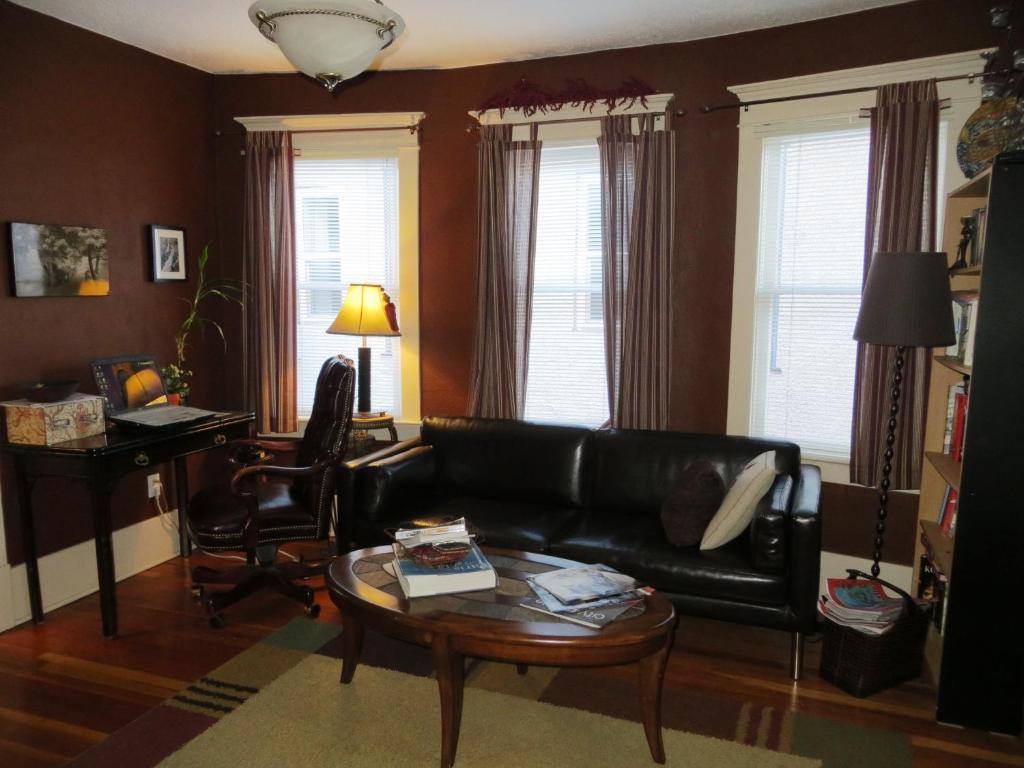 River Lee Executive Bed And Breakfast YYC Dış mekan fotoğraf