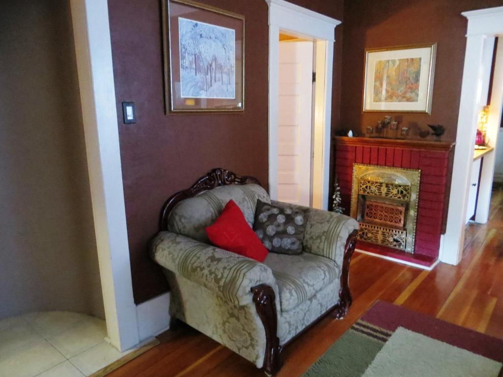 River Lee Executive Bed And Breakfast YYC Dış mekan fotoğraf