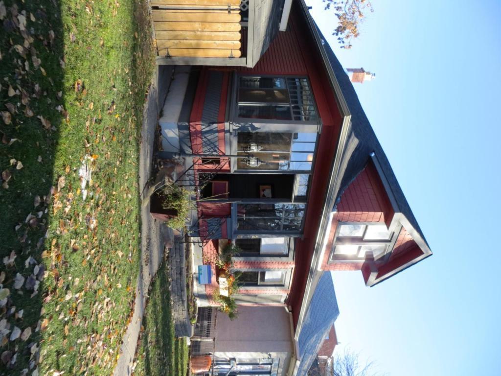 River Lee Executive Bed And Breakfast YYC Dış mekan fotoğraf