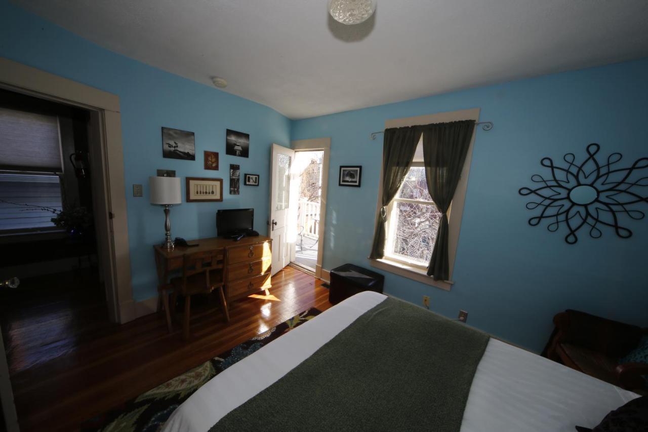 River Lee Executive Bed And Breakfast YYC Dış mekan fotoğraf
